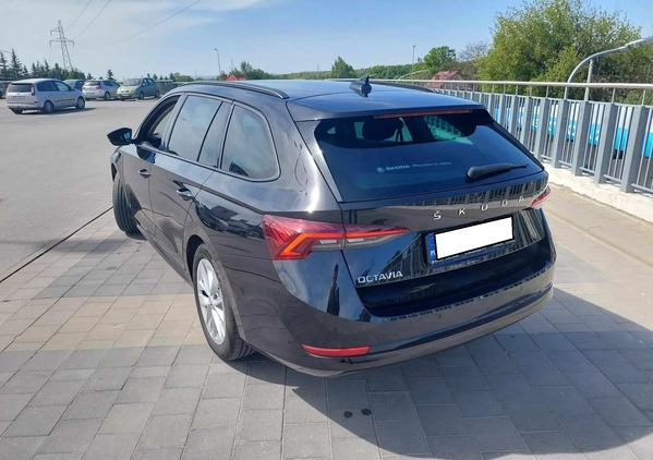 Skoda Octavia cena 59000 przebieg: 173000, rok produkcji 2021 z Kielce małe 56